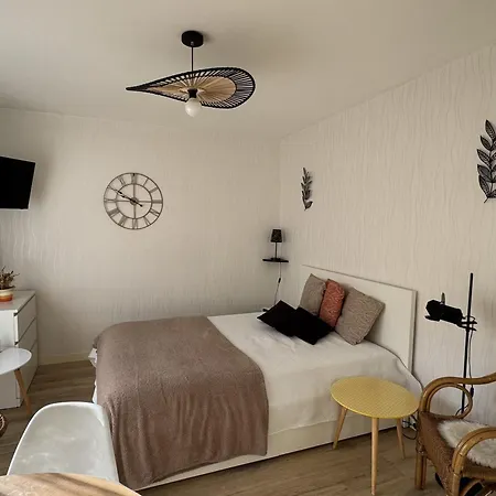 아파트 Grand Lumineux Avec Balcon Et Wifi, Avec Piscine - Fr-1-555-122 엑스레뱅