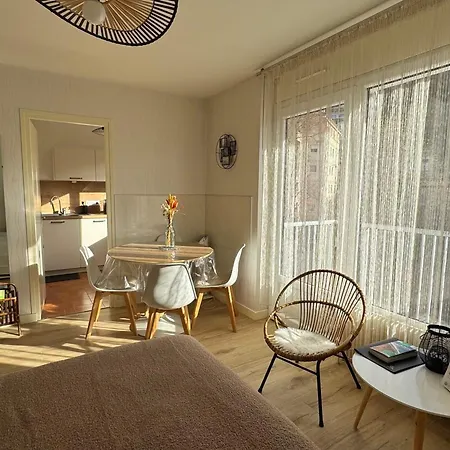 Grand Lumineux Avec Balcon Et Wifi, Avec Piscine - Fr-1-555-122 * 엑스레뱅